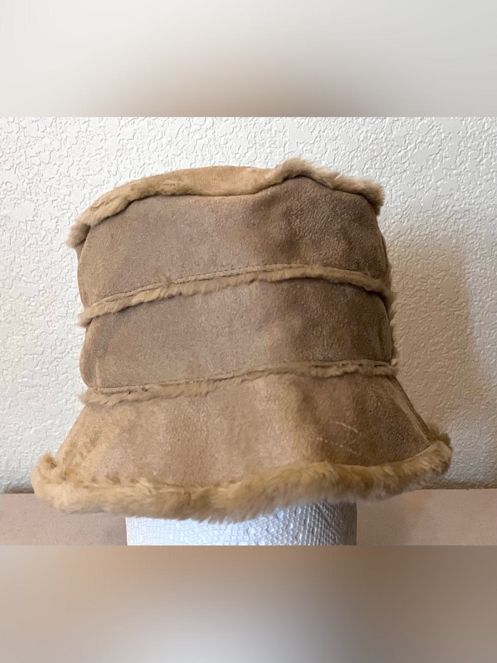 Vintage Wallaroo Shearling Faux Fur and Suede Tan Bucket Hat Tasmania Lined